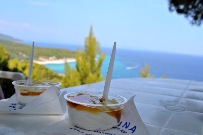 Androklis kantina -Yoghurt with Honey - Sarti Sithonia