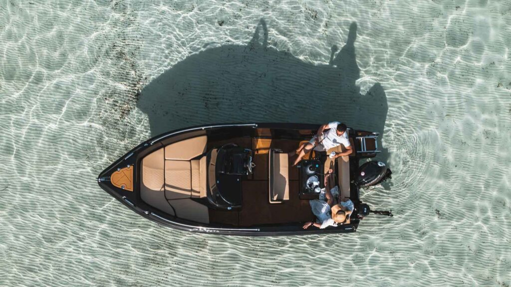 Swan-luxury-boat-rentals