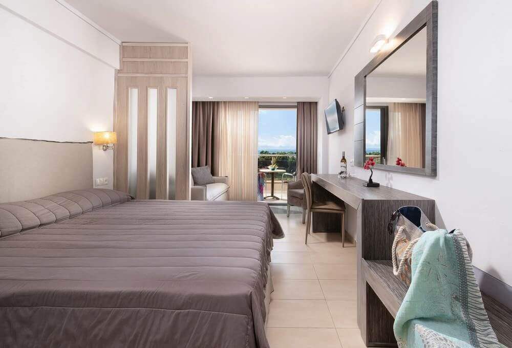 Lagomandra Beach Hotel Suites & Spa - room