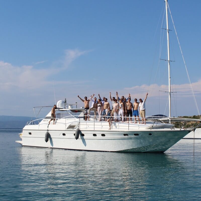 Prive Cruises Greece party