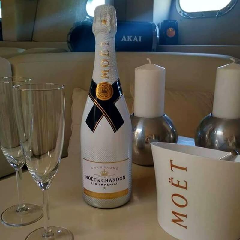 Prive Cruises Greece party